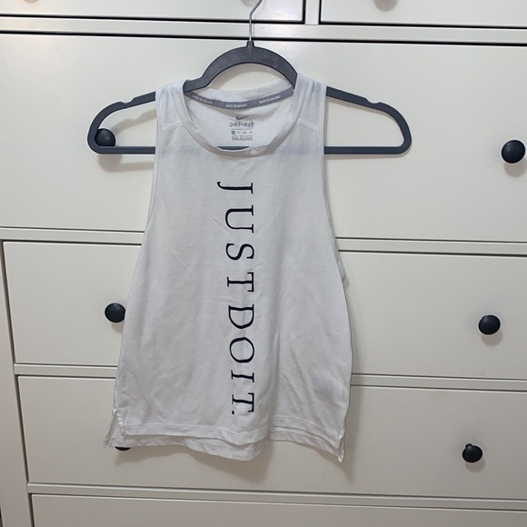 nike bundle: 3 tanks, 2 shorts - Picture 6 of 11